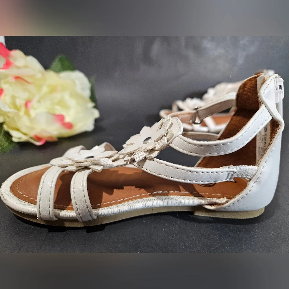 Girls White Flower Flat Sandals - Picture 6 of 12